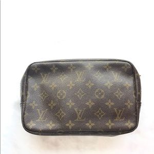 Louis Vuitton trousse 23